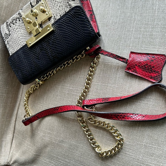 🌺Leather crossbody🌺 - Picture 11 of 11